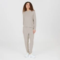 ATHLECIA Women's Jacey Crew Neck Sweatshirt -Sporting Goods Store 5 2395e098 8aae 4a08 926b 355684fd1a58