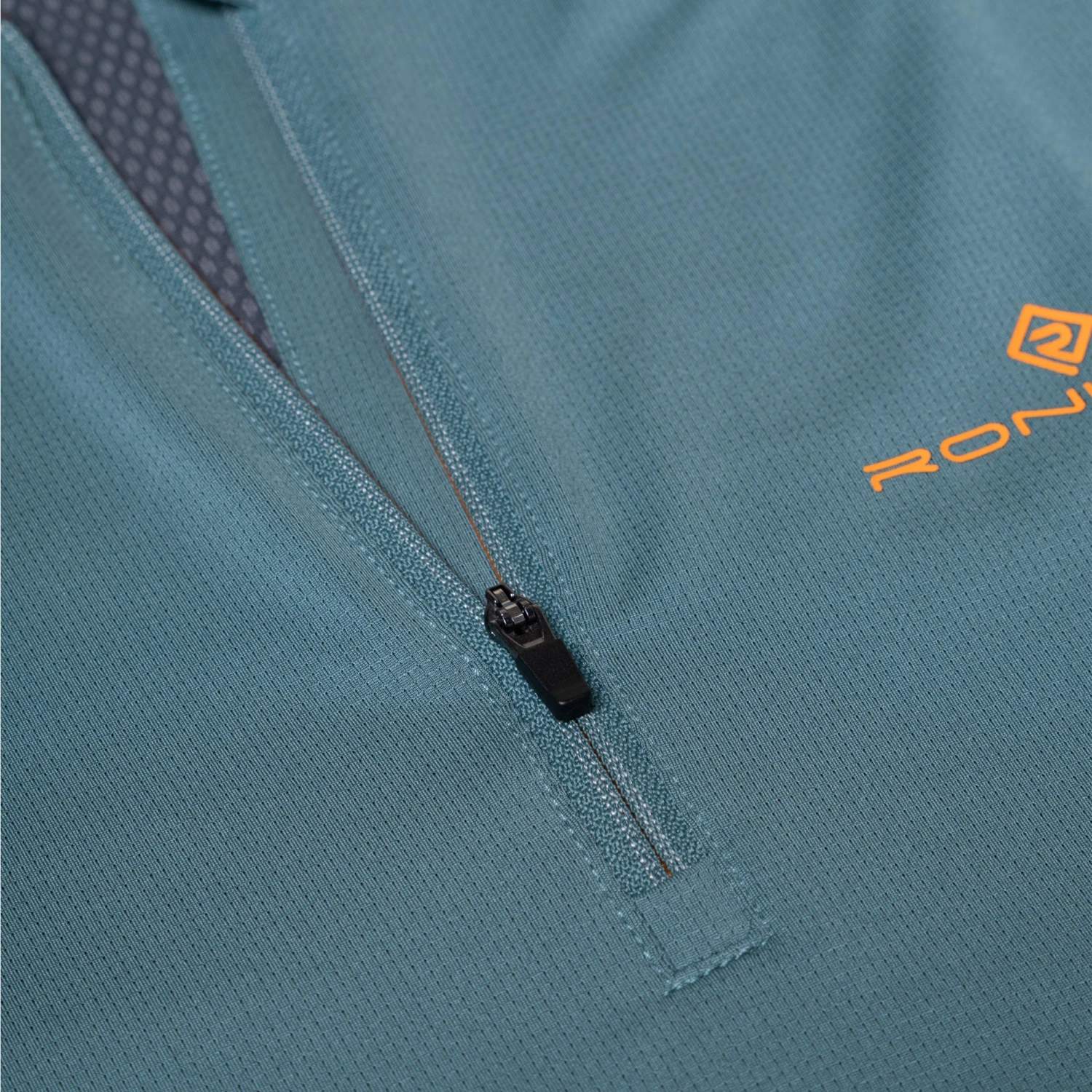 RONHILL Tech 1/2 Zip Running Tee 9 RONHILL Tech 1/2 Zip Running Tee - Image 7