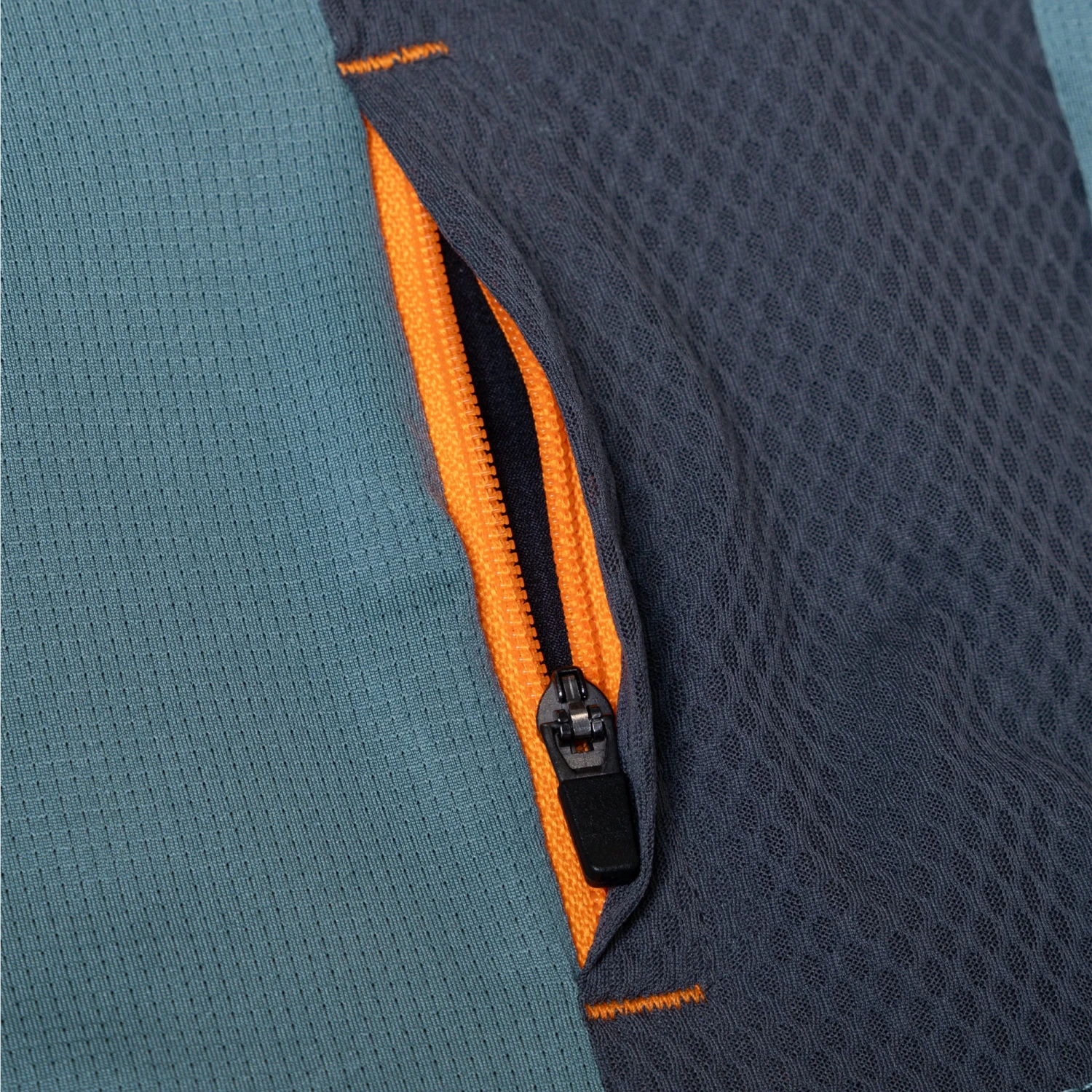 RONHILL Tech 1/2 Zip Running Tee 6 RONHILL Tech 1/2 Zip Running Tee - Image 4